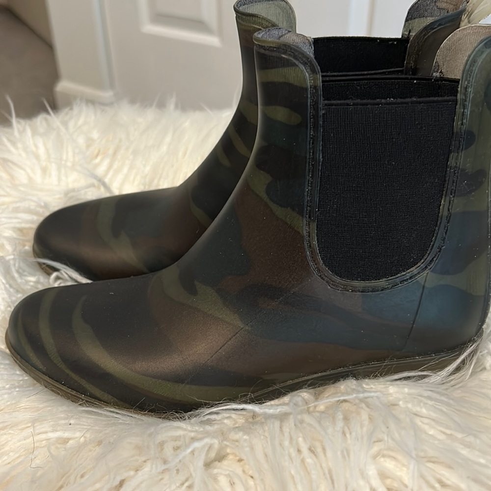 J Crew Camo rubber boot ❤️